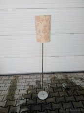 prodám stojací retro lampu