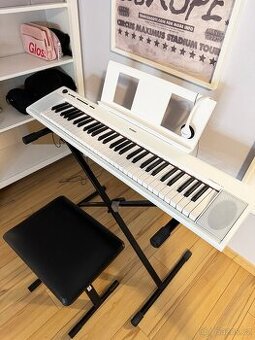 Yamaha piano Piaggero NP-12 White SET TOP STAV