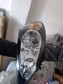 Pravé přední světlo Kia Ceed (2006-2012)