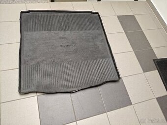 Gumová vana do kufru Superb - Zlín