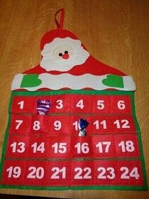 Závěsný adventní kalendář na drobnosti