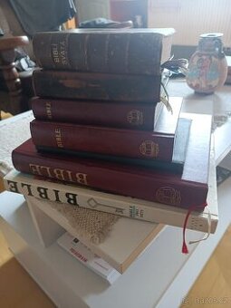 Prodám sbírku biblí
