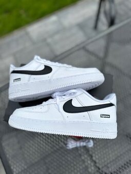 Nike Air Force x Supreme velikost 45