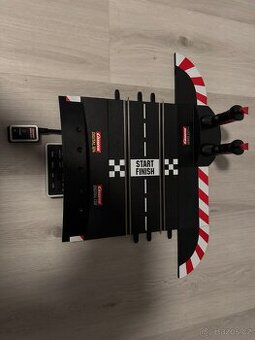 Autodráha Carrera digital 132