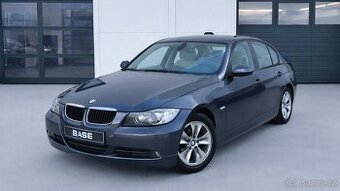 •BMW 320i A/T, Bi-XENON, NAVIGACE, PDC, TEMPOMAT•