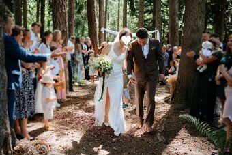 Svatební šaty,závoj -střih mořská panna, rozparek, záda do V