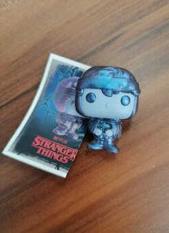Figurka KINDER JOY - STRANGER THINGS - DUSTIN UD
