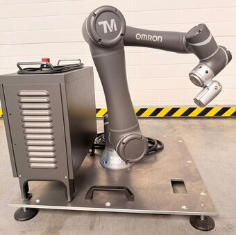 Kolaborativní robot Omron TM5-900 (8815)