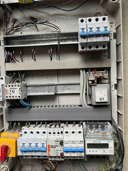 rozvaděč VZT/klimatizace-průmyslové komponenty Schrack