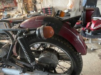 Koupím zadní blatník a nádrž viz foto na ČZ 350 472,4