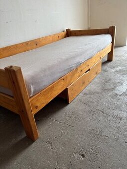 PRODÁM POSTEL 90/200 A SKŘÍNKU MASIVNÍ BOROVICE