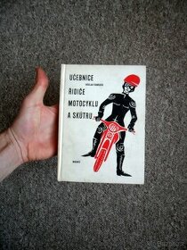 Učebnice řidiče motocyklu a skútru ( foceno 5 x )