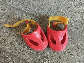 Chrániče na boty, obuv při jízdě na odrážedle