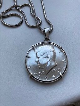 Stříbrný medailon - americký půldolar J.F.Kennedy