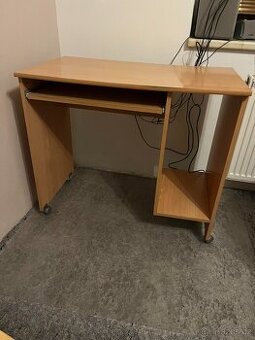 PC stůl s vyjížděcím mechanismem