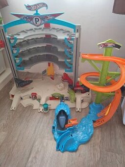 Hotwheels ultimate garaz