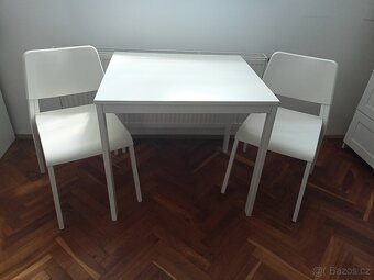 SET: Rozkládací stůl VANGSTA bílá + dvě židle TEODORES bílá