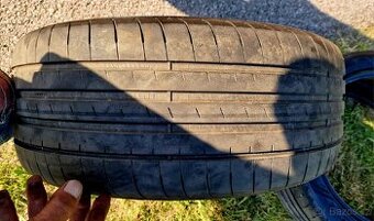 Pneu good year 245/45/18