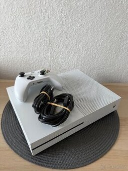 XBOX ONE S 1TB TOP STAV