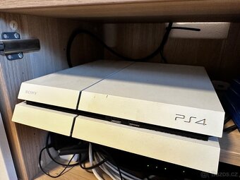 PS4 500GB 2ovladače