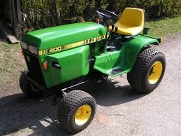 Koupím zahradní traktůrek John deere - 1