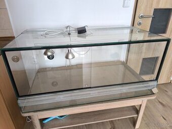 Terarium+vybaveni pro suchozemské želvy