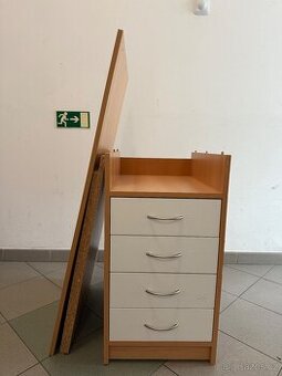 Pracovní stůl