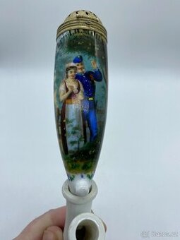 Sběratel nabízí staré porcelánové fajfky, kolínka a troubele