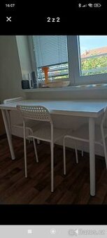 bily stul + 3 zidle IKEA