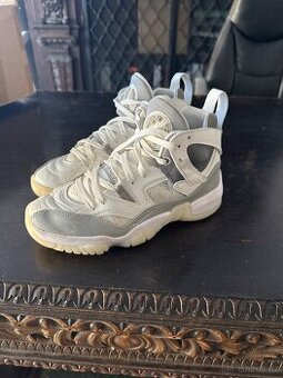 Nike Jordan Sálové basketbalové boty bílé vel. 37,5