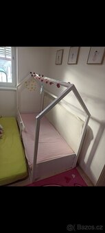 Dětská postýlka domeček 70x200