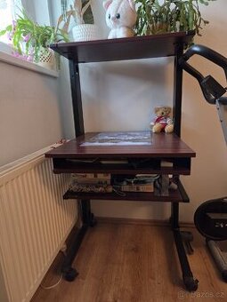 Počítačový stolek