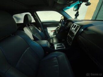 Chryser 300C na díly