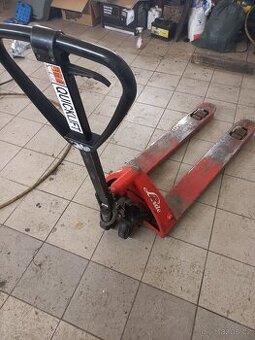 Paletový vozík paleťák