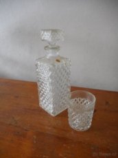 Dóza na likér se skleničkou