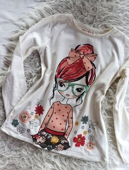 trička a mikiny, ceny a fota uvnitř  cca