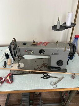 Daruji šicí stroj za odvoz