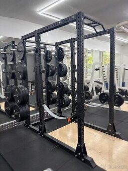 Profesionální posilovací stroje – Brno (komplet i jednotlivě