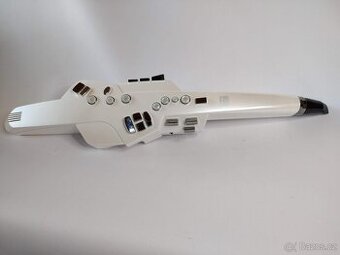 Elektronický saxofon Roland Aerophone AE-101