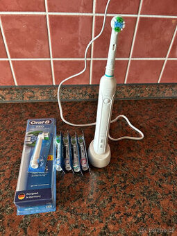 Elektrický zubní kartáček Oral-B Pro Typ 3756 + 5 hlavic