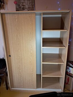 Skříň pro oblečení