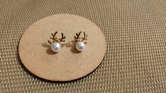 Vánoční náušnice sob s perličkou