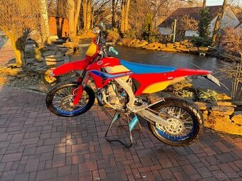 TM EN 300 Jako nová - najeto 46 mth. Nekdy nejetá na hlíně