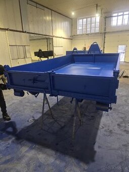 Suťový hákový kontejner