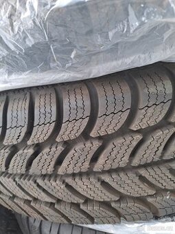 HYUNDAI I 20 KOMPLET ZIMNÍ PNEU NA PLECHOVÝCH DISCÍCH