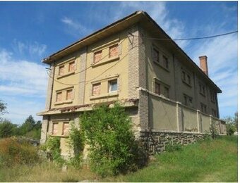 Dům s pozemky v obci Černuc, ID 8204e 0804