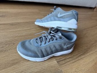 dětské tenisky Nike Air Max Invigor PS 749573005, vel. 33,5