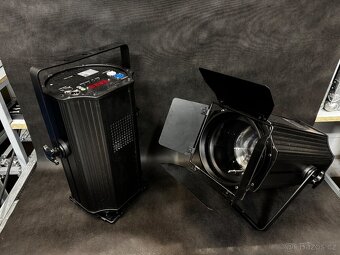 200W COB Zoom Par Light