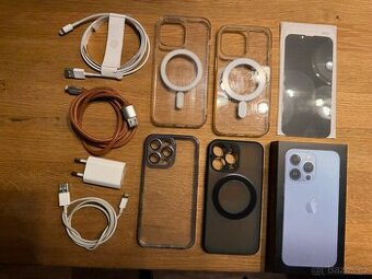 Příslušenství k iPhone 13 Pro – kryty, kabely, krabička