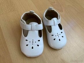Bílé botičky pro holčičku vel. 3-6 měsíců, stélka 11 cm